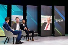 Pressekonferenz (von links): Moderator Marco Seiffert, im Bild Jan Philipp Albrecht (Energiewendeminister Schleswig-Holstein), Tim Meyerjürgens (COO TenneT), im Bild Peter Altmaier (Bundesminister für Wirtschaft und Energie)