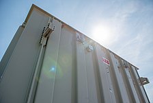 Anlandung und Vorbereitung des Trafo-Transports im Hafen Brunsbüttel für die Konverteranlage in Wilster im Juni 2018