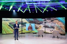 Moderator Marco Seiffert, im Bild Manon van Beek (CEO TenneT)