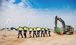 Symbolischer Einzug des „grünen Kabels“ bei den Feierlichkeiten zum Baustart von NordLink in Deutschland im September 2016