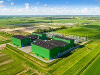 Im Vordergrund die Konverterstation NordLink in Wilster/Schleswig-Holstein im Mai 2021. Im Hintergrund das Umspannwerk Wilster-West.
