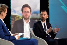 Pressekonferenz (von links): Moderator Marco Seiffert, im Bild Jan Philipp Albrecht (Energiewendeminister Schleswig-Holstein), Tim Meyerjürgens (COO TenneT)