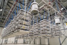 Die NordLink Konverteranlage in Wilster: Ein Blick in die Ventilhalle.