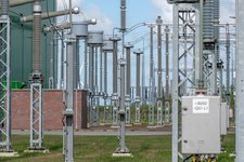 Konverteranlage in Wilster: Detailansicht des Verbindungsschaltfeldes zwischen Transformatoren und Reaktorhallen.
