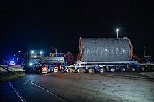 Erste Lieferung von Kabeln für den 54 Kilometer langen NordLink-Landkabelabschnitt vom Deich Büsum zum Umrichterstandort Wilster im Sommer 2019 im Schwertransport.